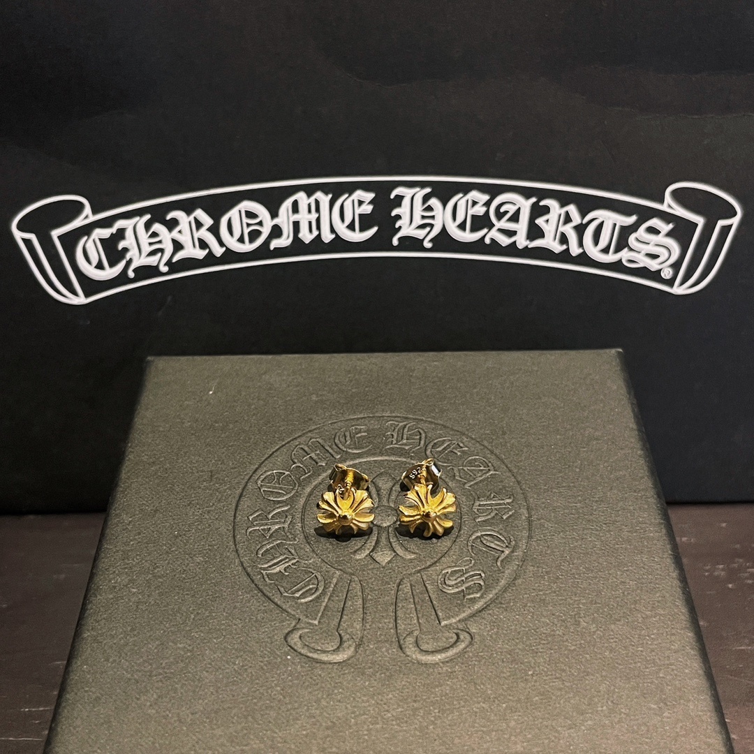 Chrome Hearts（クロム・ハーツ）の金メッキの小さなクロスフラワーイヤリング