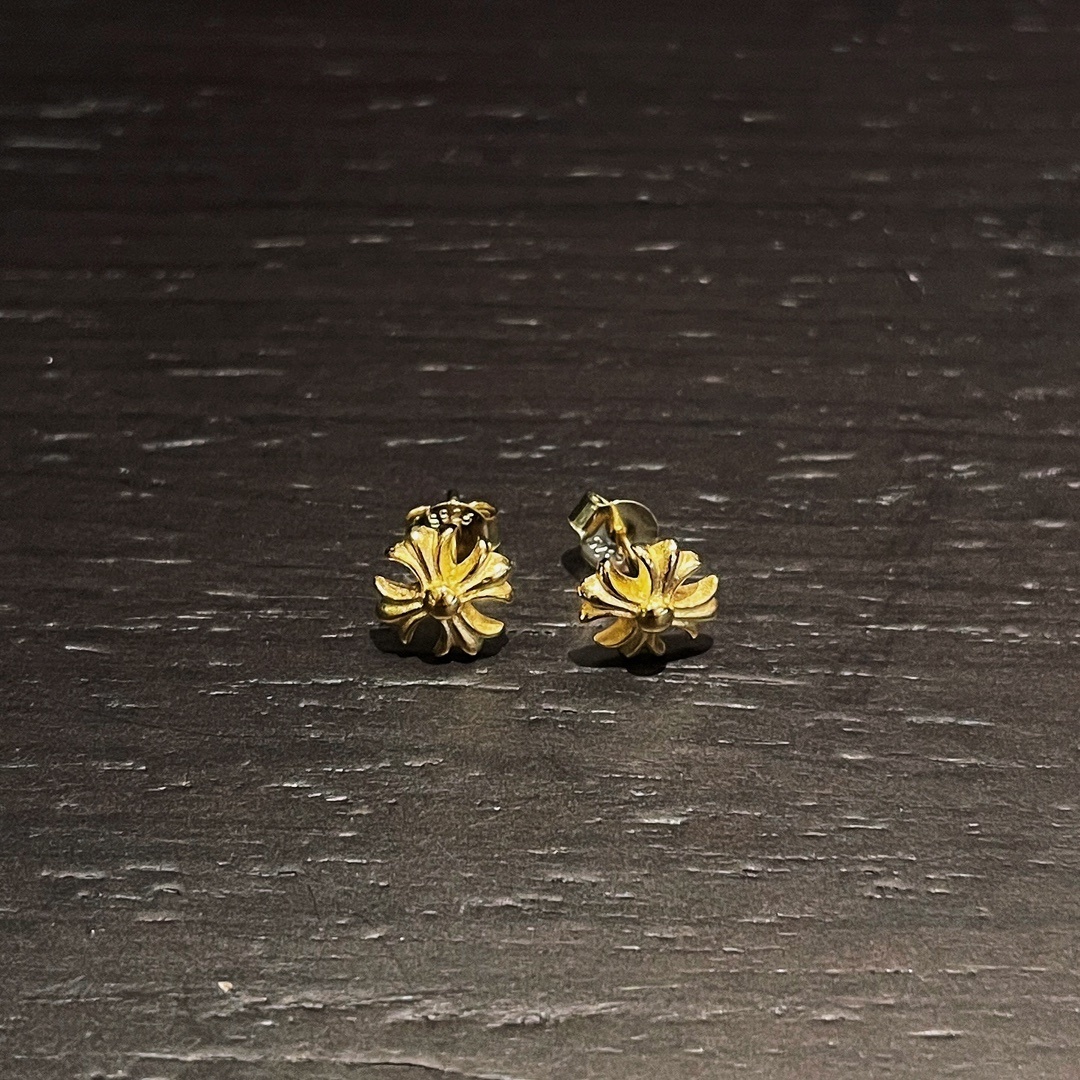 Chrome Hearts（クロム・ハーツ）の金メッキの小さなクロスフラワーイヤリング
