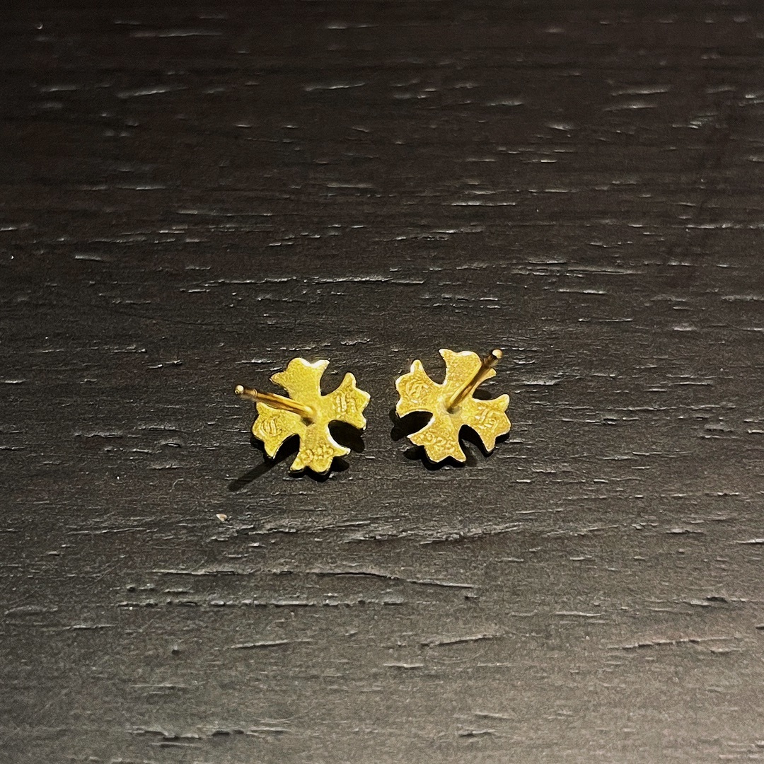 Chrome Hearts（クロム・ハーツ）の金メッキの小さなクロスフラワーイヤリング
