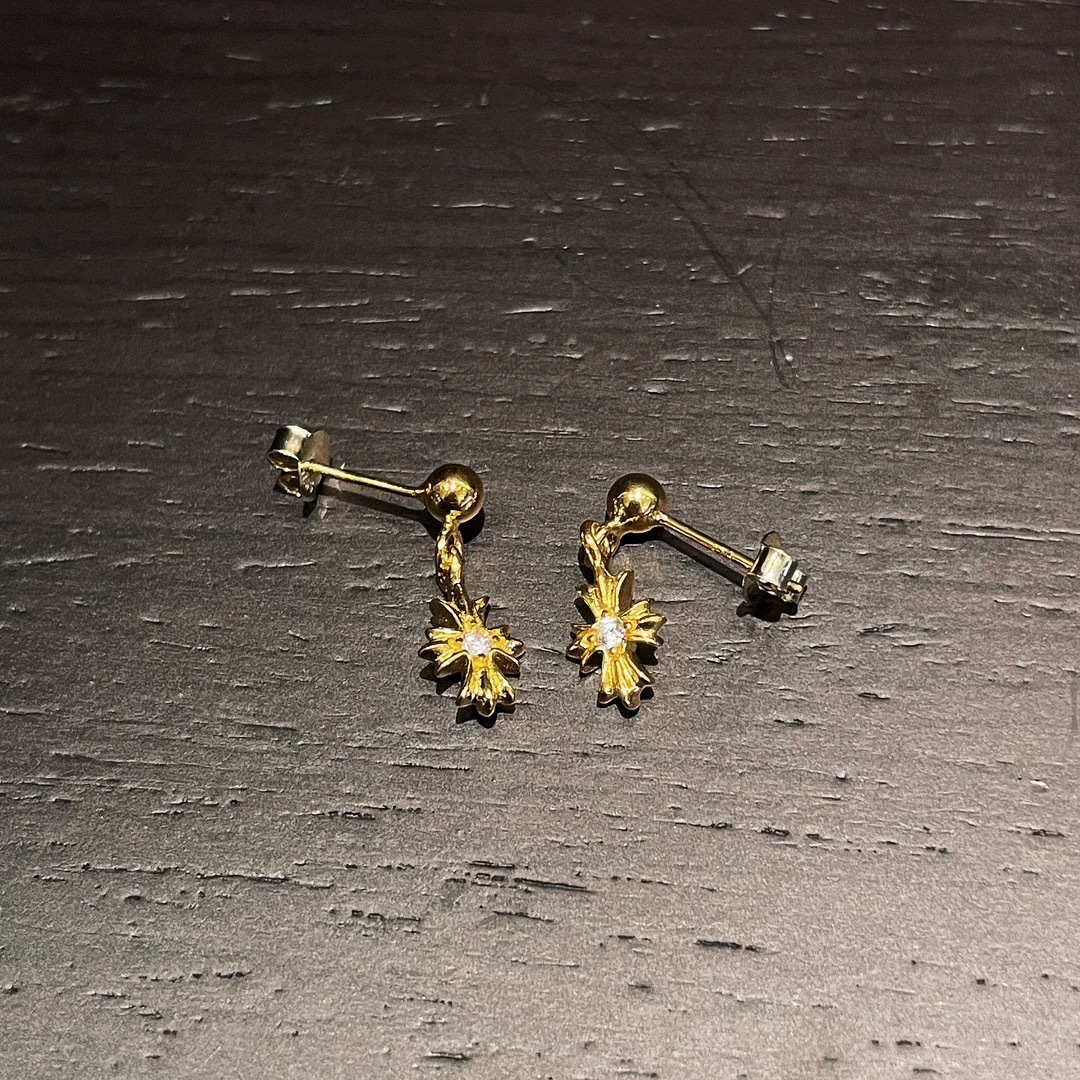 Chrome Hearts (クロム・ハーツ) の金メッキで石を埋めたシングルクロスフラワーイヤリング