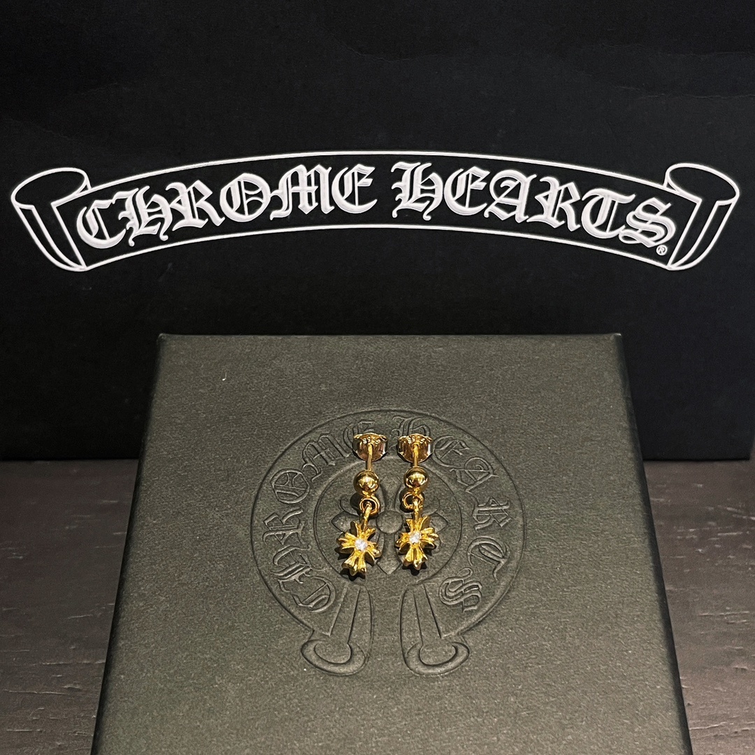 Chrome Hearts (クロム・ハーツ) の金メッキで石を埋めたシングルクロスフラワーイヤリング