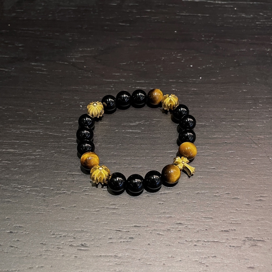 Chrome Hearts（クロム・ハーツ）のクロスモチーフの黒瑪瑙と琥珀石入りのハンドブレスレット