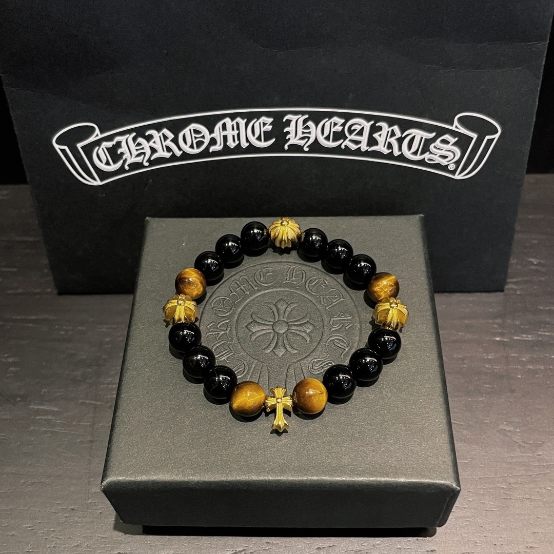 Chrome Hearts（クロム・ハーツ）のクロスモチーフの黒瑪瑙と琥珀石入りのハンドブレスレット