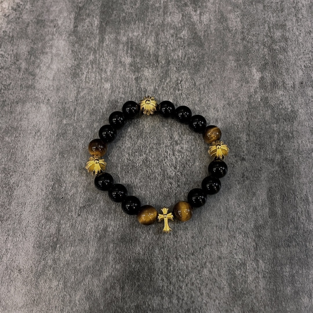 Chrome Hearts（クロム・ハーツ）のクロスモチーフの黒瑪瑙と琥珀石入りのハンドブレスレット