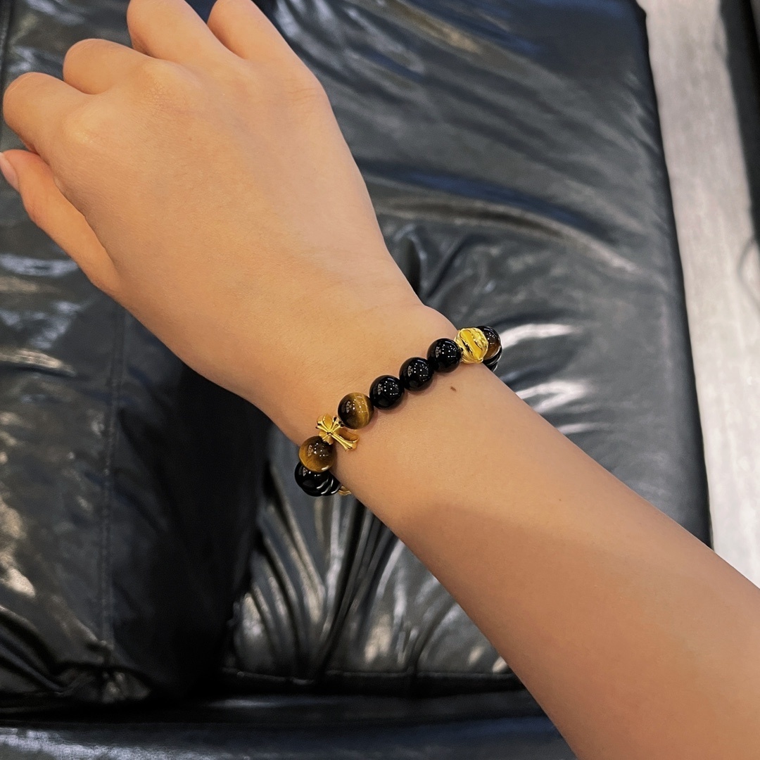 Chrome Hearts（クロム・ハーツ）のクロスモチーフの黒瑪瑙と琥珀石入りのハンドブレスレット
