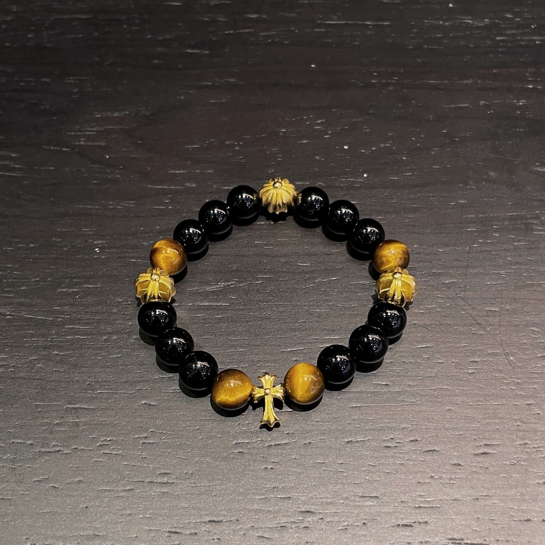 Chrome Hearts（クロム・ハーツ）のクロスモチーフの黒瑪瑙と琥珀石入りのハンドブレスレット