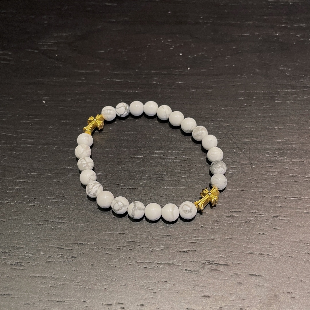 Chrome Hearts（クロム・ハーツ）のクロスモチーフの金メッキ白瑪瑙入りハンドブレスレット