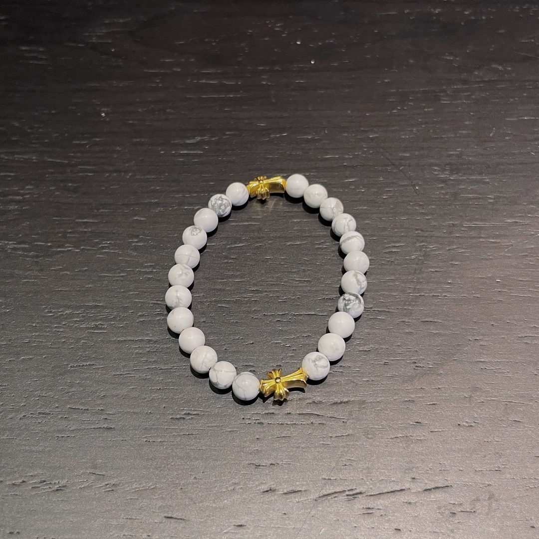 Chrome Hearts（クロム・ハーツ）のクロスモチーフの金メッキ白瑪瑙入りハンドブレスレット