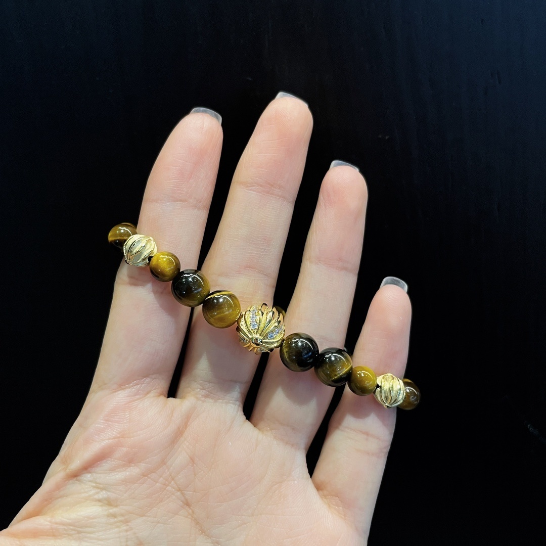 Chrome Hearts（クロム・ハーツ）のクロスモチーフの金メッキアンバー入りハンドブレスレット