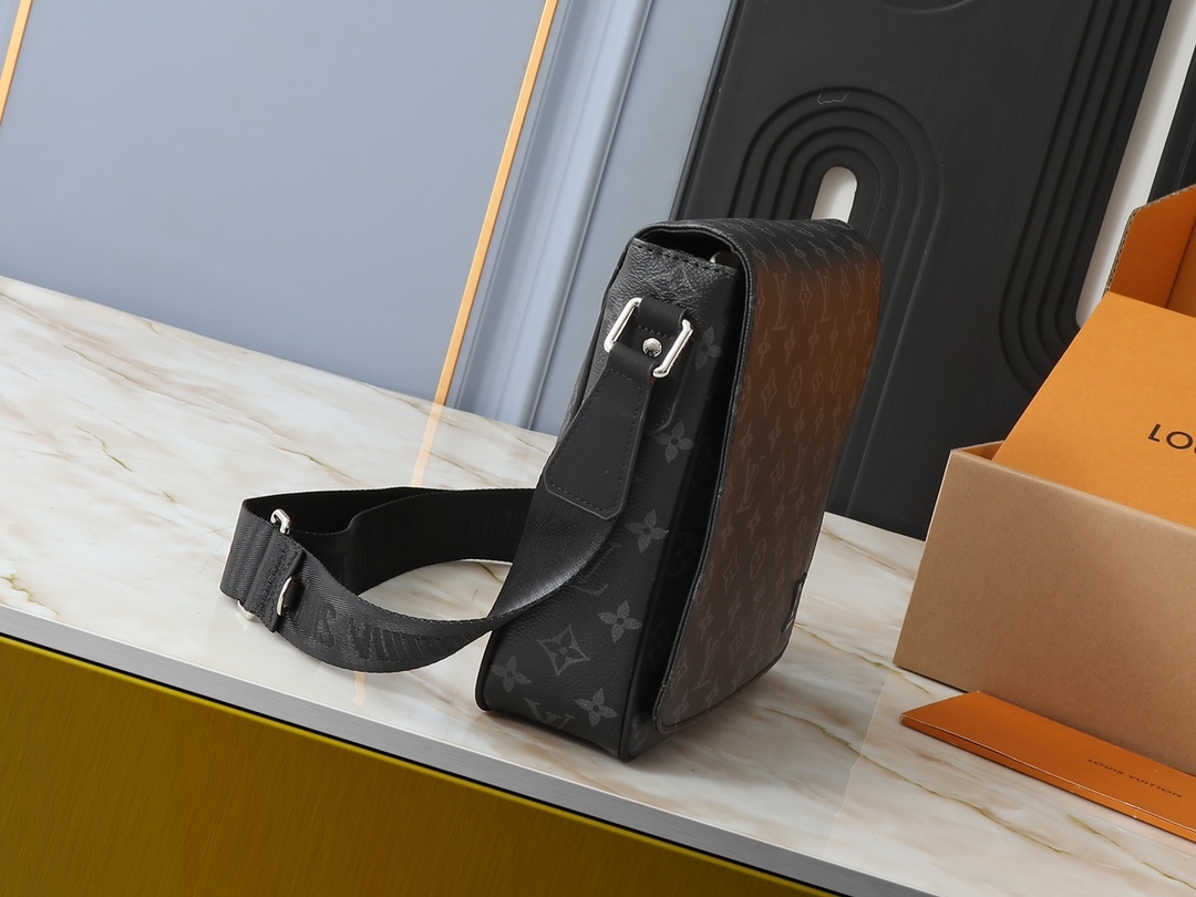 ルイヴィトン 男性向けポストマンバッグ N00085～M46255、様々な素材で個性的な District スモール ポストマンバッグ