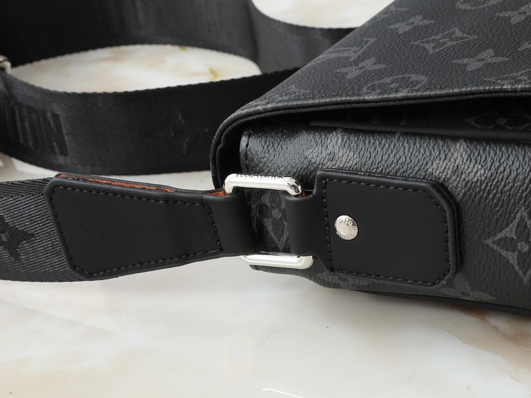 ルイヴィトン 男性向けポストマンバッグ N00085～M46255、様々な素材で個性的な District スモール ポストマンバッグ