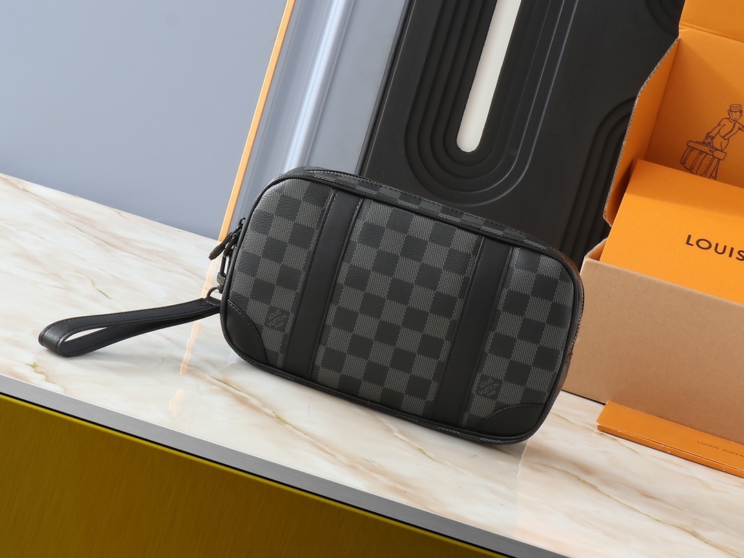 POCHETTE KASAI ポチェット M82076 は、ルイヴィトンが男性向けにデザインしたファッションアイテムです。