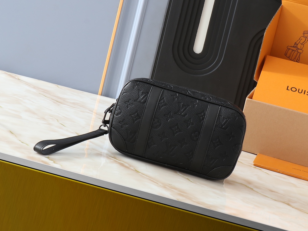 ルイ・ヴィトンの M82076 POCHETTE KASAI は、男性のために設計された高品質で機能的なハンドバッグです。このバッグは、モノグラム・エクリプスキャンバスを使用しており、耐久性に優れています。