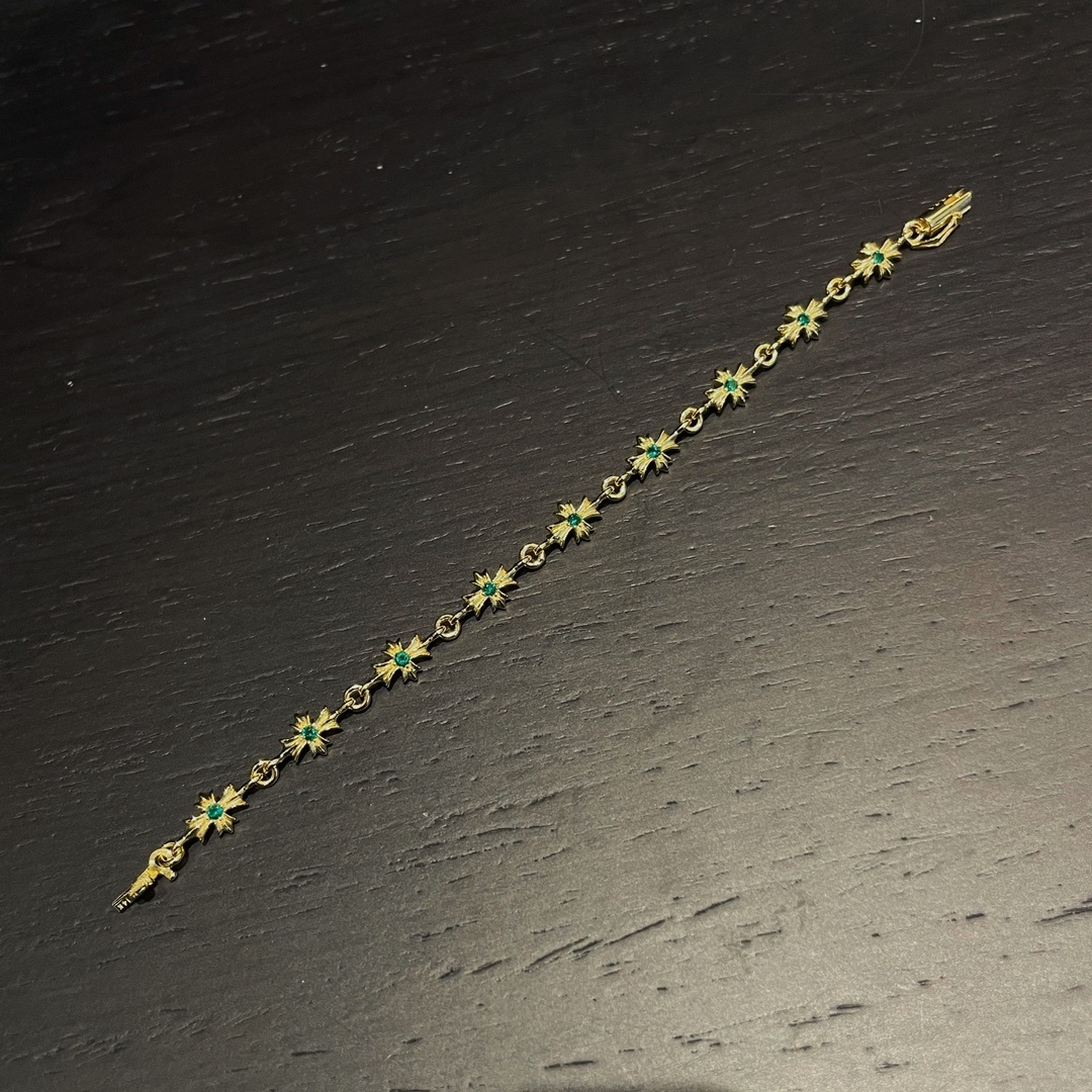 Chrome Hearts（クロム・ハーツ）の金メッキのグリーンダイヤモンドを飾った十字架ブレスレット