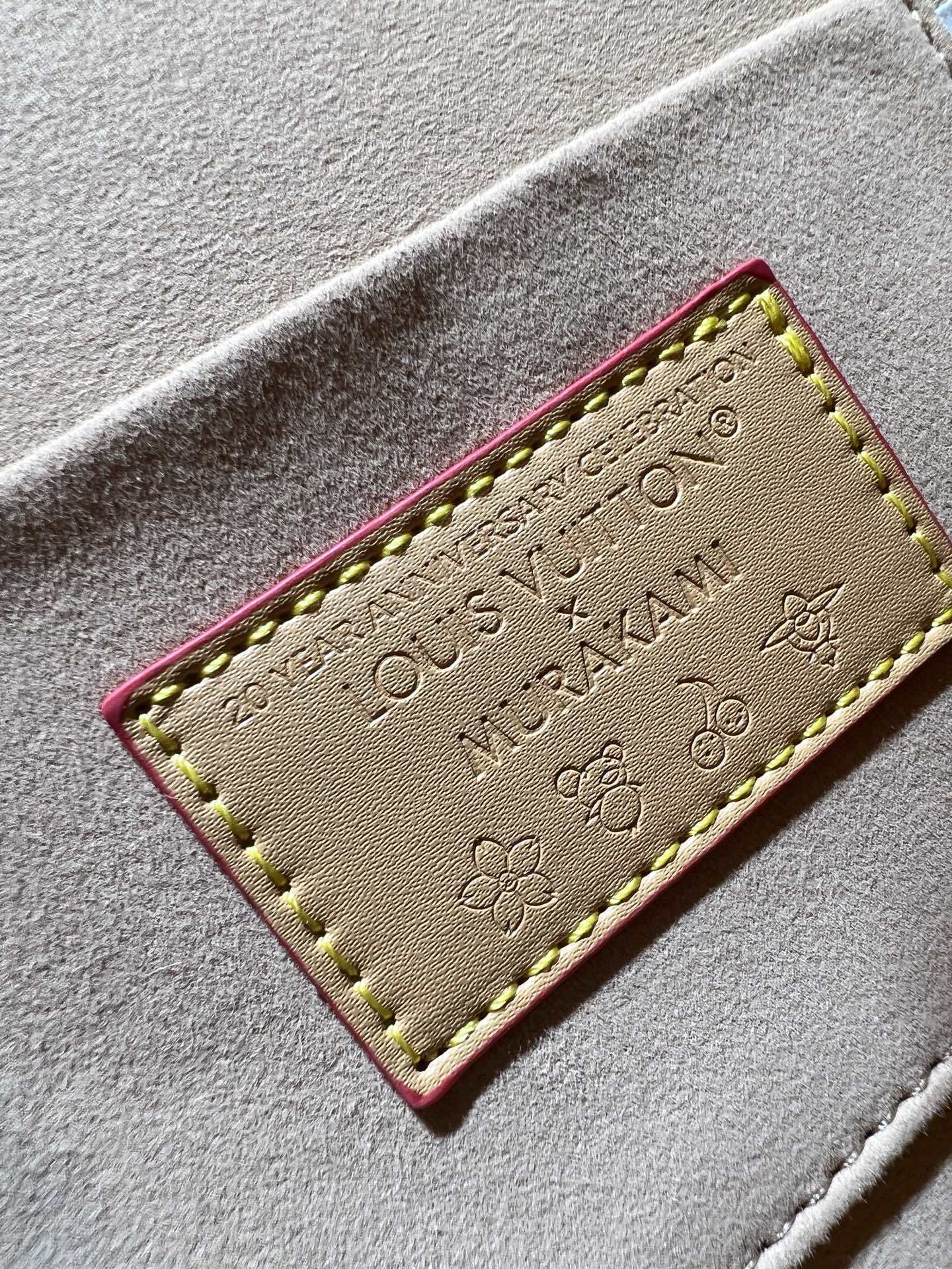 村上隆白三彩 ダフィーヌ アップグレード版 💥 Louis Vuitton 2025 年早春のメイルポストバッグ