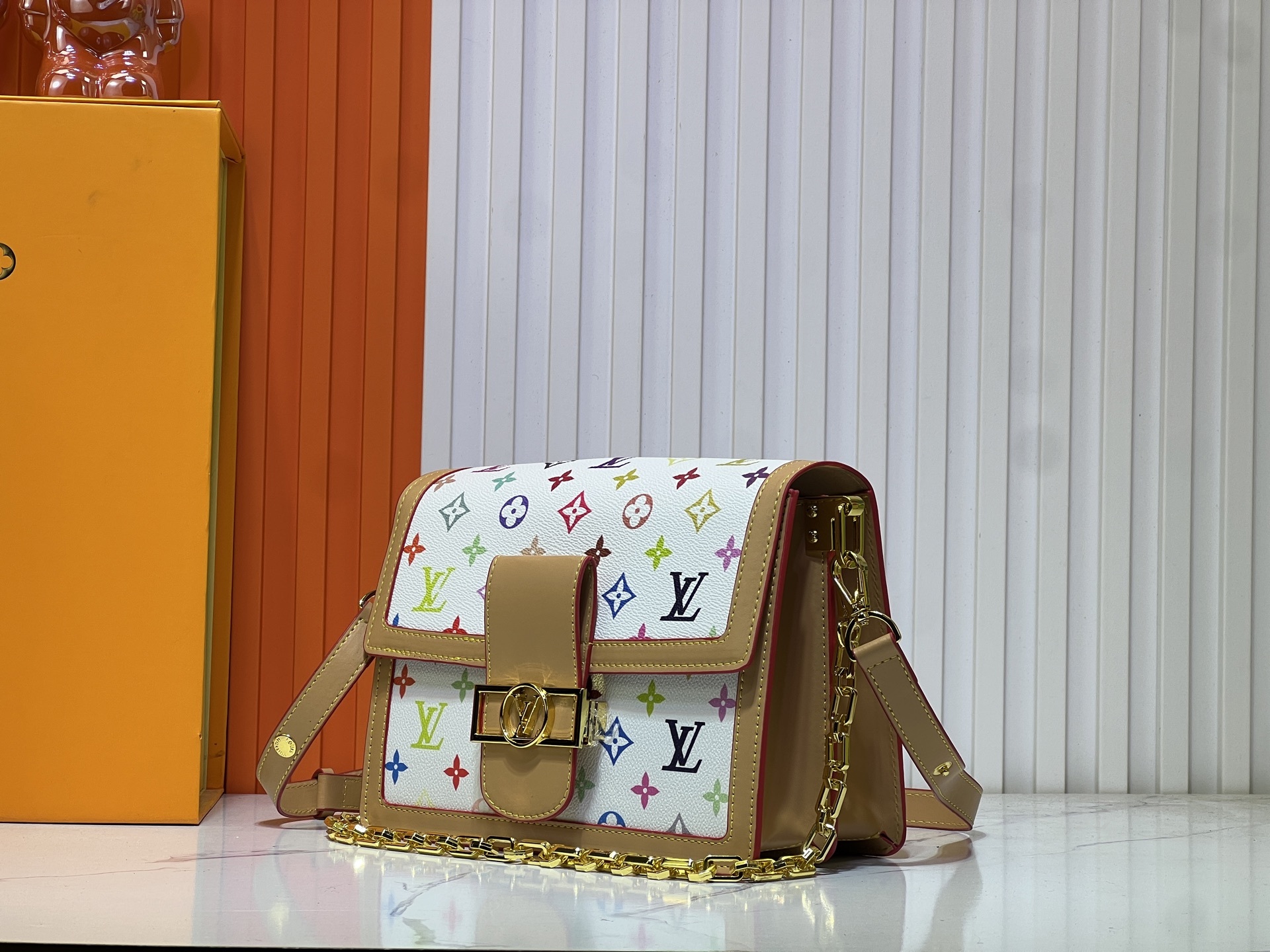 村上隆白三彩 ダフィーヌ アップグレード版 💥 Louis Vuitton 2025 年早春のメイルポストバッグ