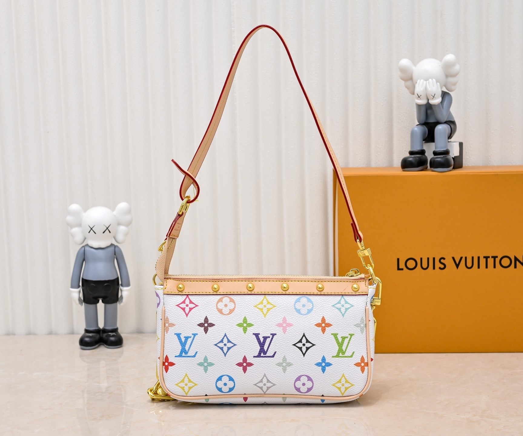 M13404 ブラックトーン ホワイトトーン この Pochette Accessoires ハンドバッグは