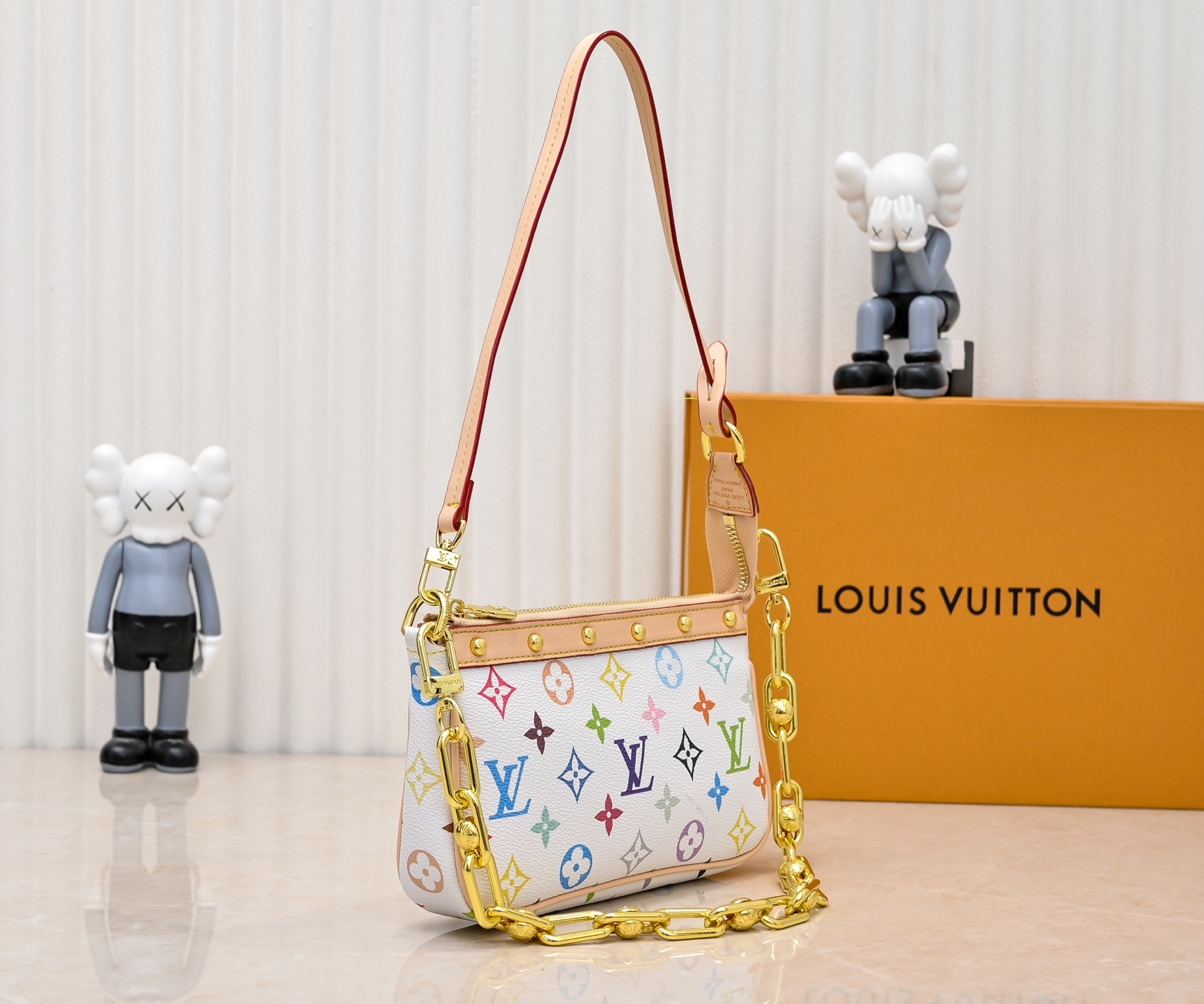 M13404 ブラックトーン ホワイトトーン この Pochette Accessoires ハンドバッグは