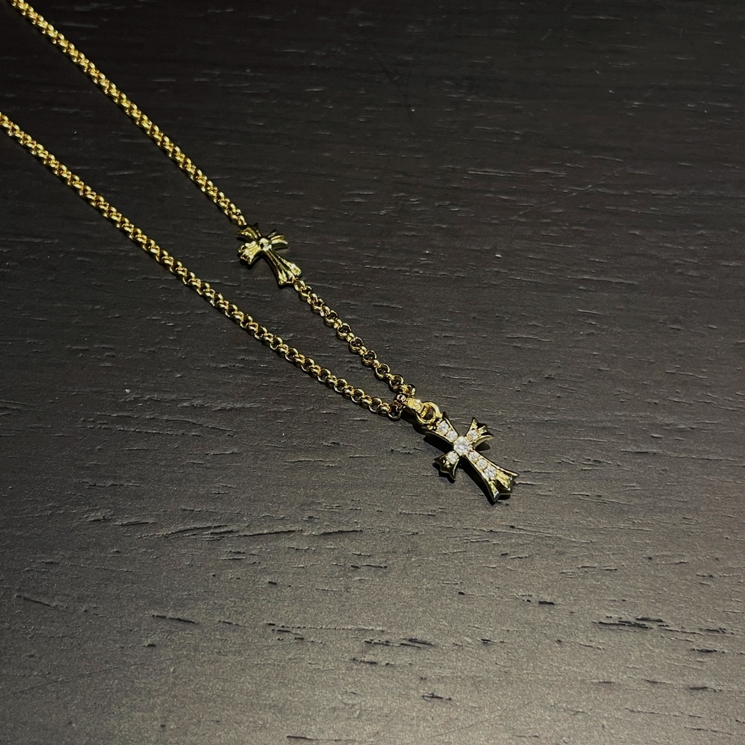 クロムハーツ 金メッキ 石を嵌めた小さな十字架ペンダント