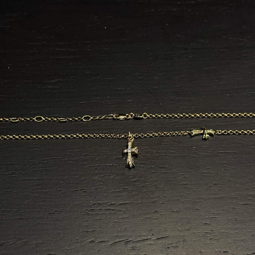 クロムハーツ 金メッキ 石を嵌めた小さな十字架ペンダント