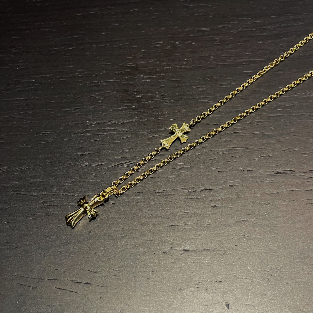 クロムハーツ 金メッキ 石を嵌めた小さな十字架ペンダント