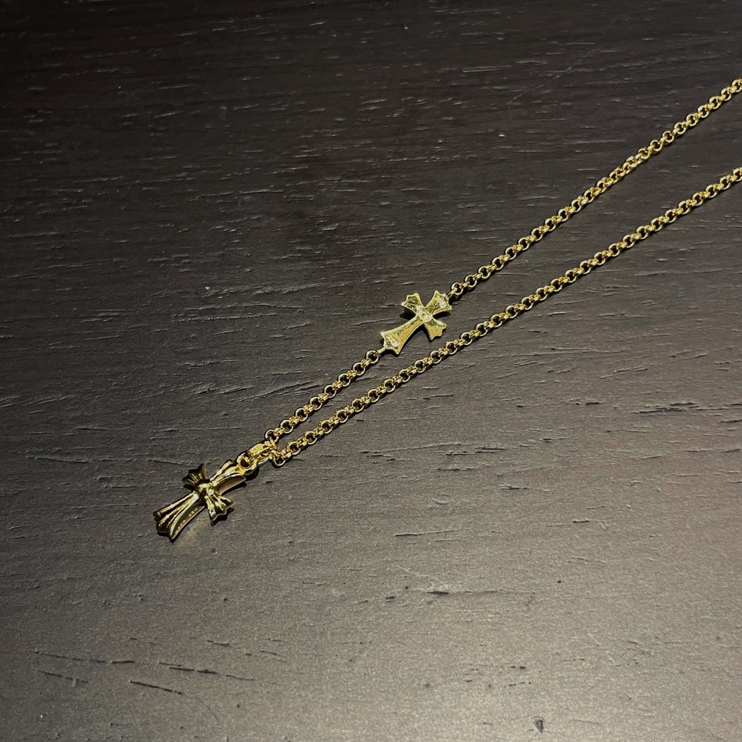 クロムハーツ 金メッキ 石を嵌めた小さな十字架ペンダント