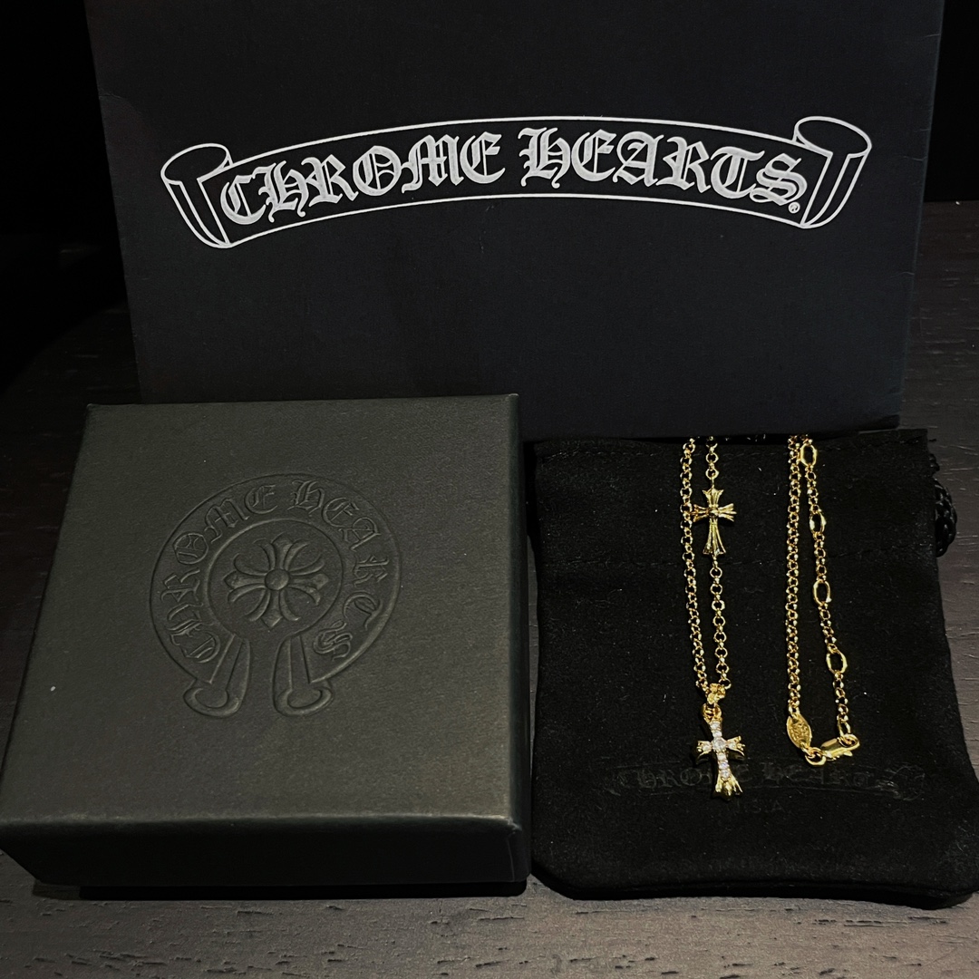 クロムハーツ 金メッキ 石を嵌めた小さな十字架ペンダント