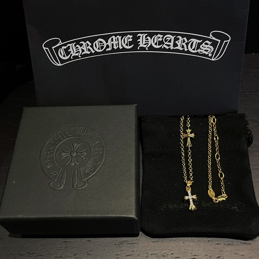 クロムハーツ 金メッキ 石を嵌めた小さな十字架ペンダント