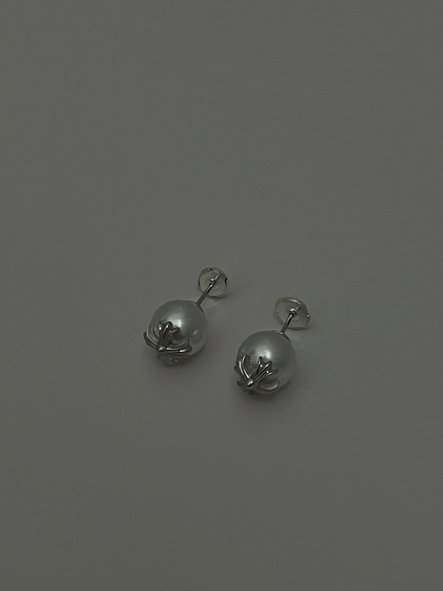 Chrome Hearts（クロム・ハーツ）と mikimoto のコラボレーションのパールイヤリング