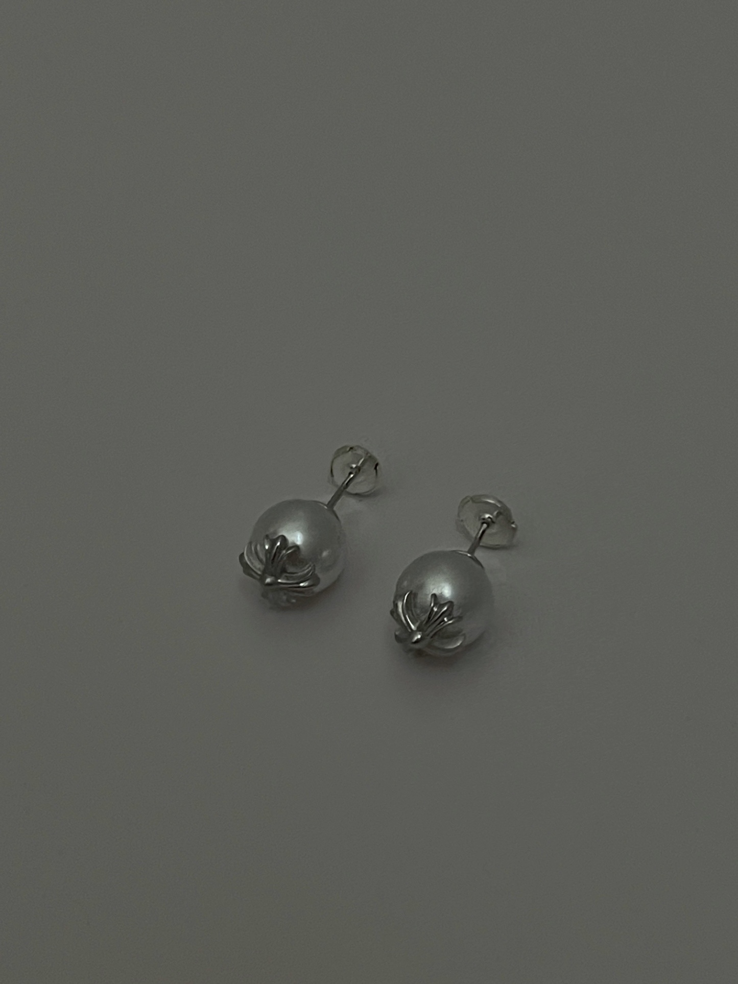 Chrome Hearts（クロム・ハーツ）と mikimoto のコラボレーションのパールイヤリング