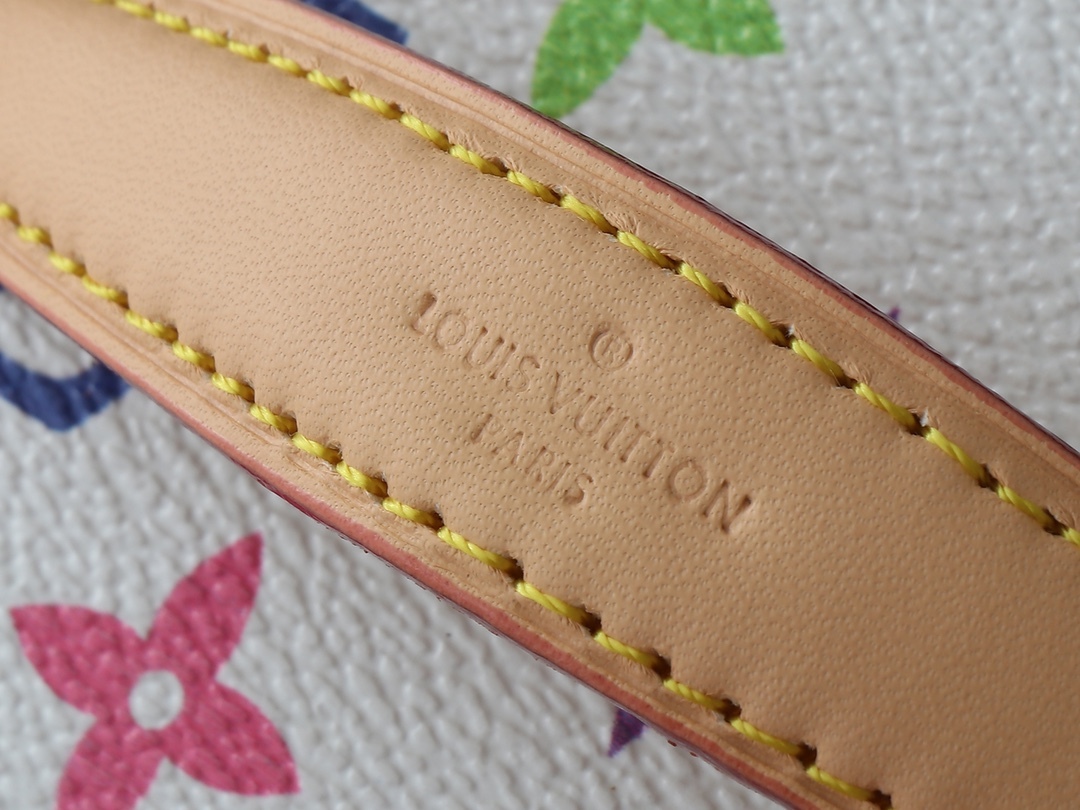 アップグレード オリジナル版 M13747 M44495 M42265 M44936 M42263 lvと村上隆のNice mini Nano化粧バッグは、モノグラムプリントが33種類のカラフルな色彩で表現されています。