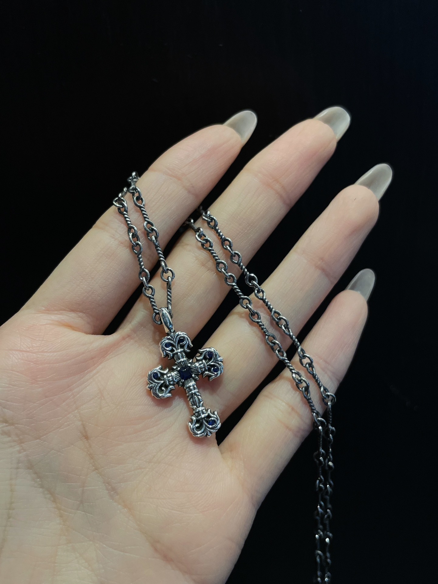 Chrome Hearts（クロム・ハーツ） ブルーダイヤモンドのミニファイヤー十字架