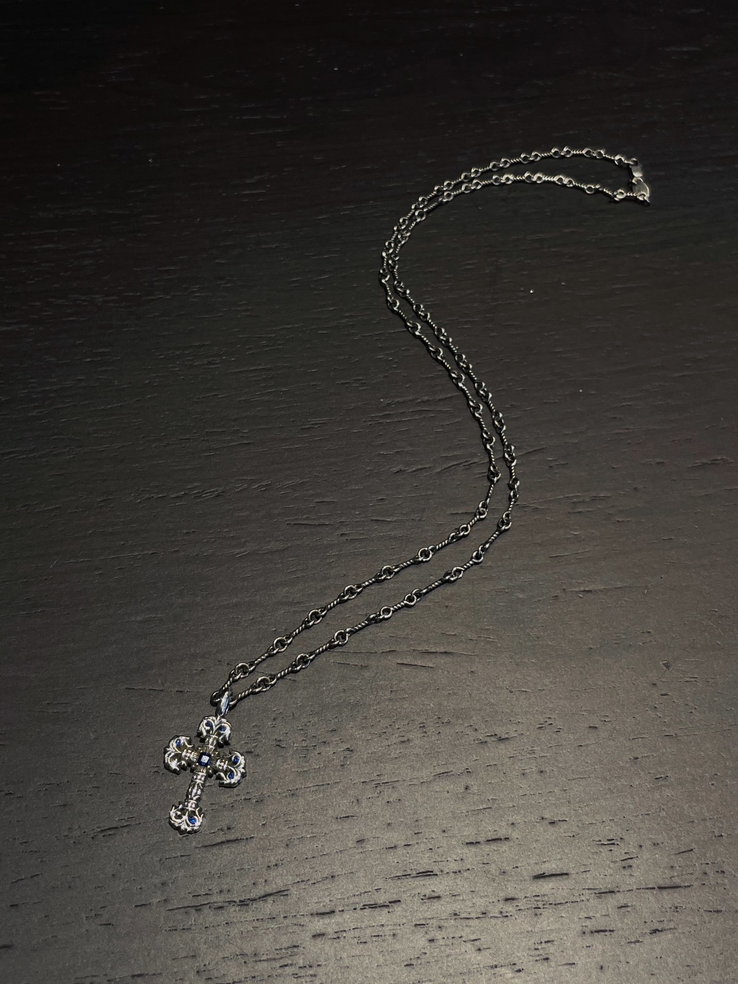 Chrome Hearts（クロム・ハーツ） ブルーダイヤモンドのミニファイヤー十字架