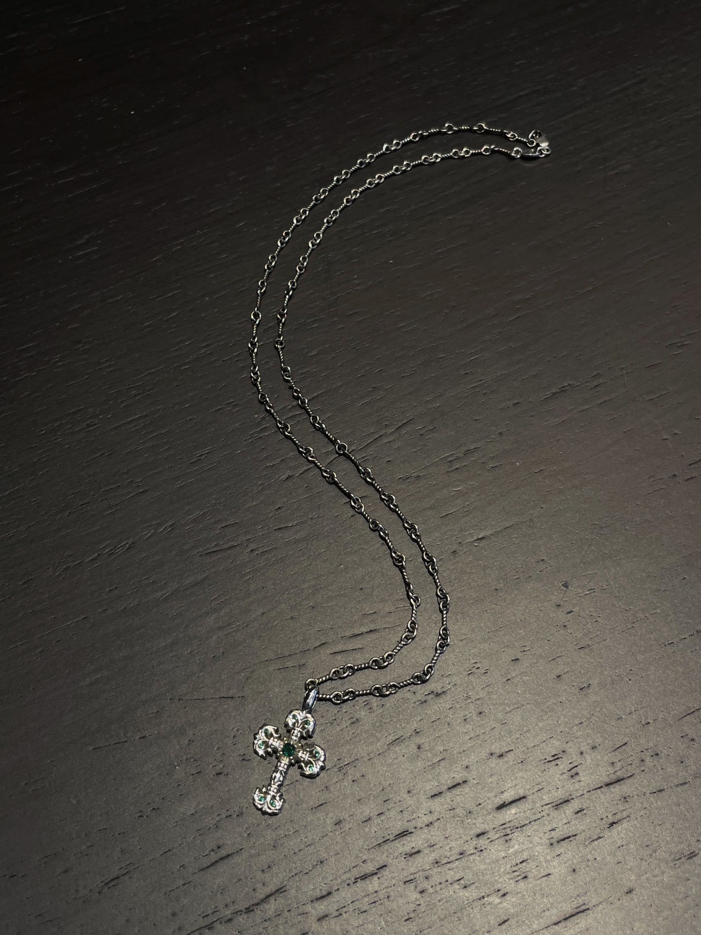 Chrome Hearts（クロム・ハーツ） グリーンダイヤモンドのミニファイヤー十字架