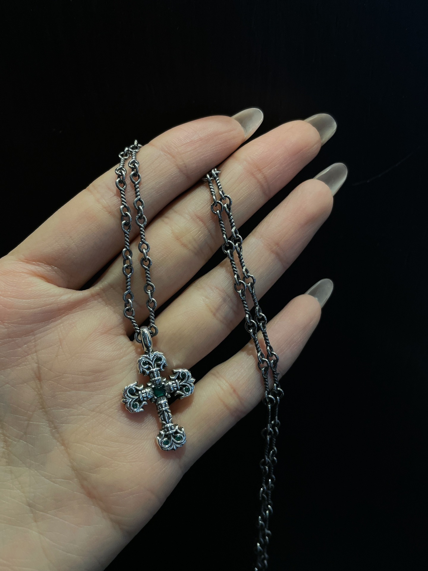 Chrome Hearts（クロム・ハーツ） グリーンダイヤモンドのミニファイヤー十字架