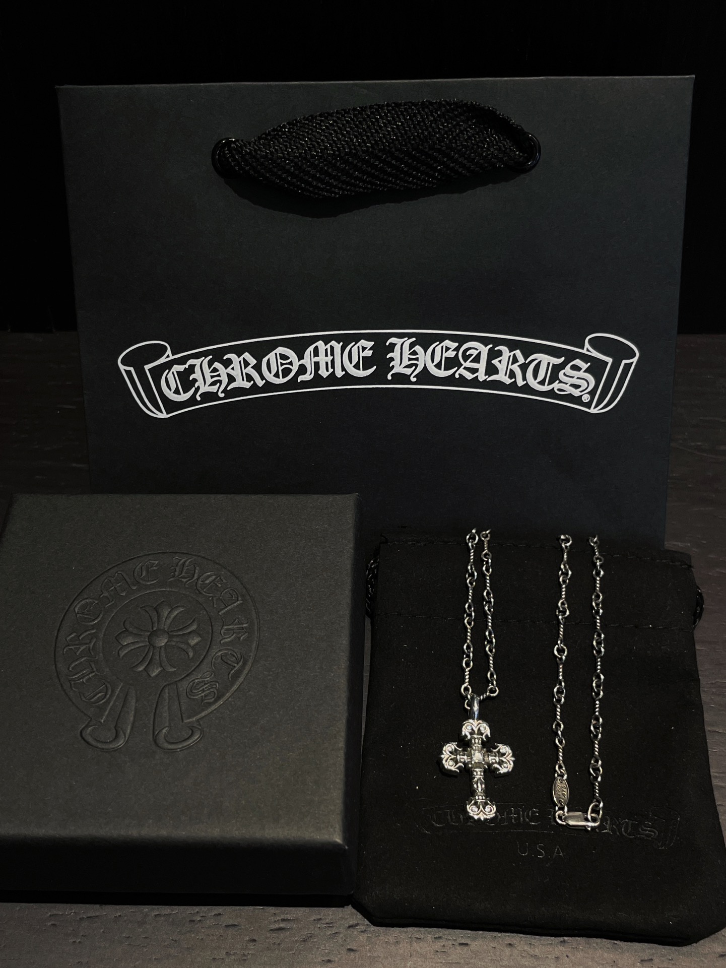 Chrome Hearts（クロム・ハーツ） 白ダイヤモンドのミニ・ファイヤー十字架