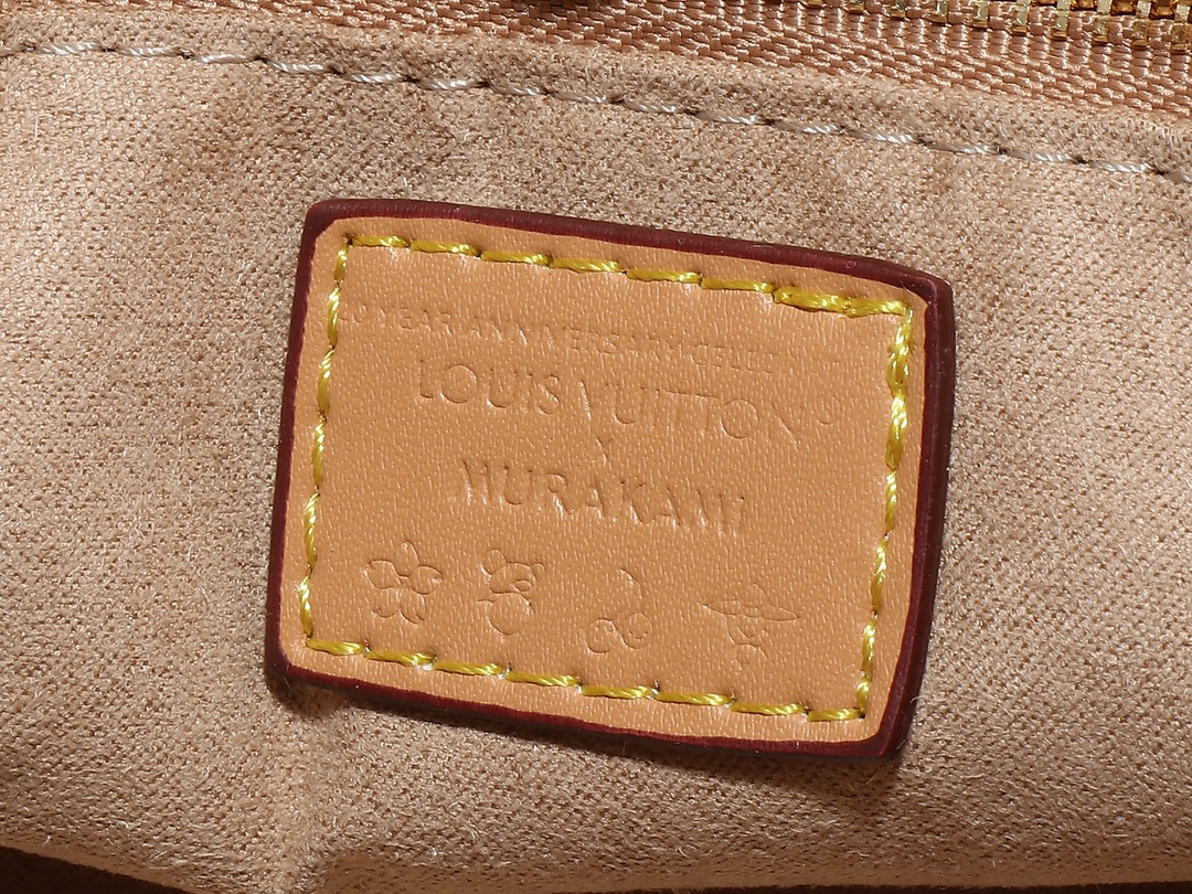アップグレード オリジナル版 M45659 M46373 M44571 村上隆とのコラボレーション トリカラー このOnTheGo スモール ハンドバッグは、モノグラムとモノグラム リバース キャンバスを組み合わせ、モノグラム ジャイアント柄が施されています。