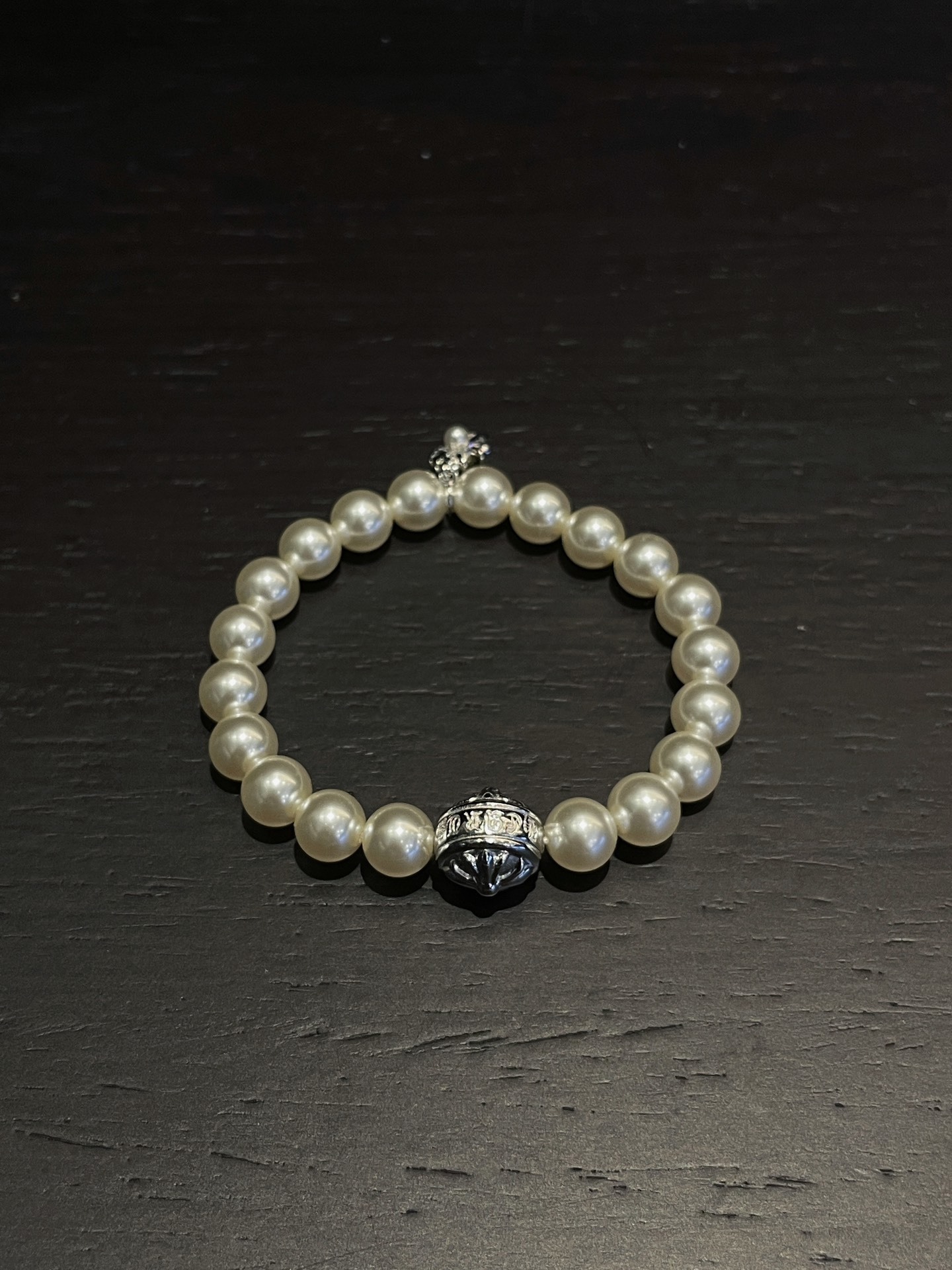 Chrome Hearts（クロム・ハーツ） 8mm のパールとダイヤモンドを付けた十字架のハンドブレスレット