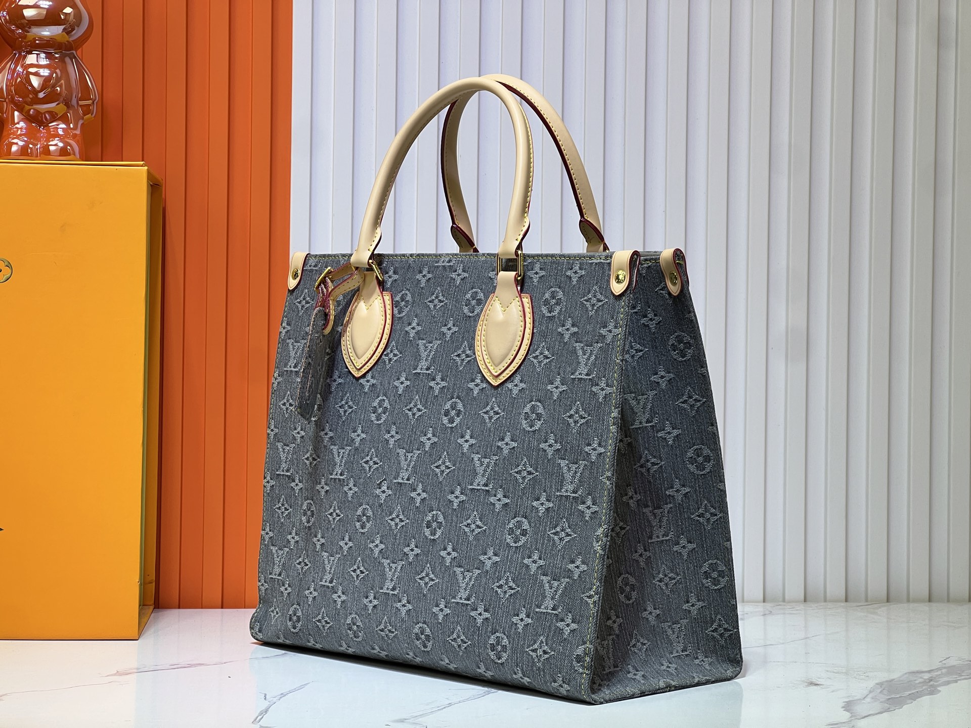 M13081、M45039、M46781 グレーのデニムジーンズ ONTHEGO ミッドサイズのハンドバッグ 