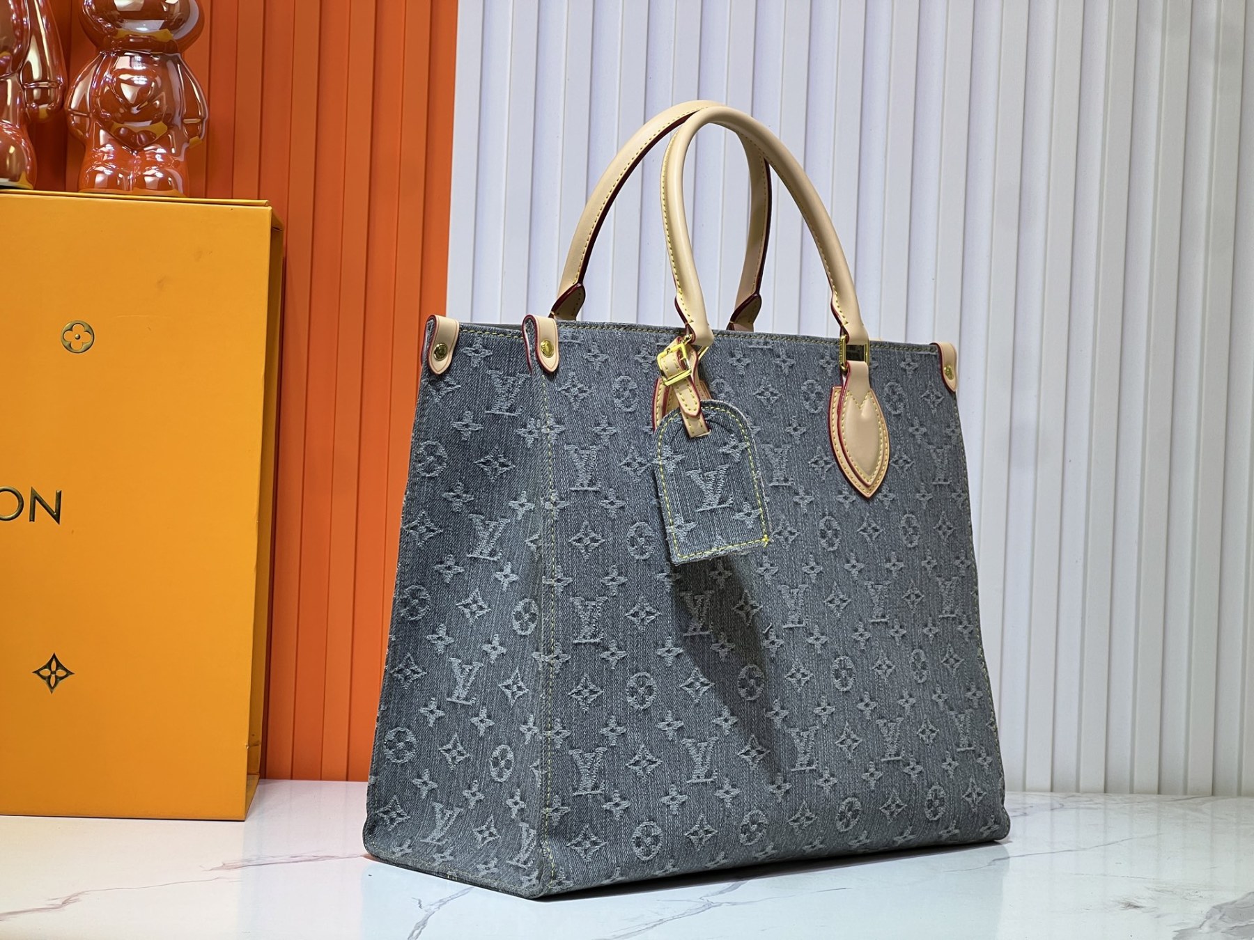 M13081、M45039、M46781 グレーのデニムジーンズ ONTHEGO ミッドサイズのハンドバッグ 