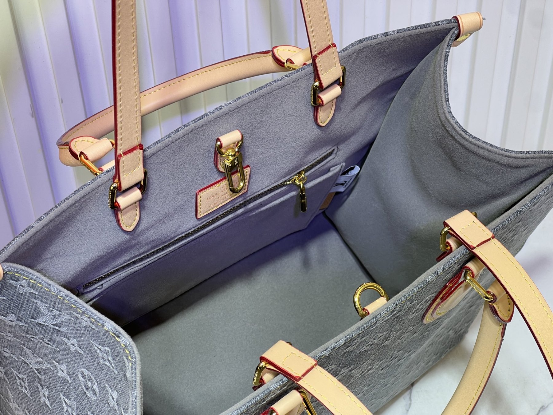 M13081、M45039、M46781 グレーのデニムジーンズ ONTHEGO ミッドサイズのハンドバッグ 