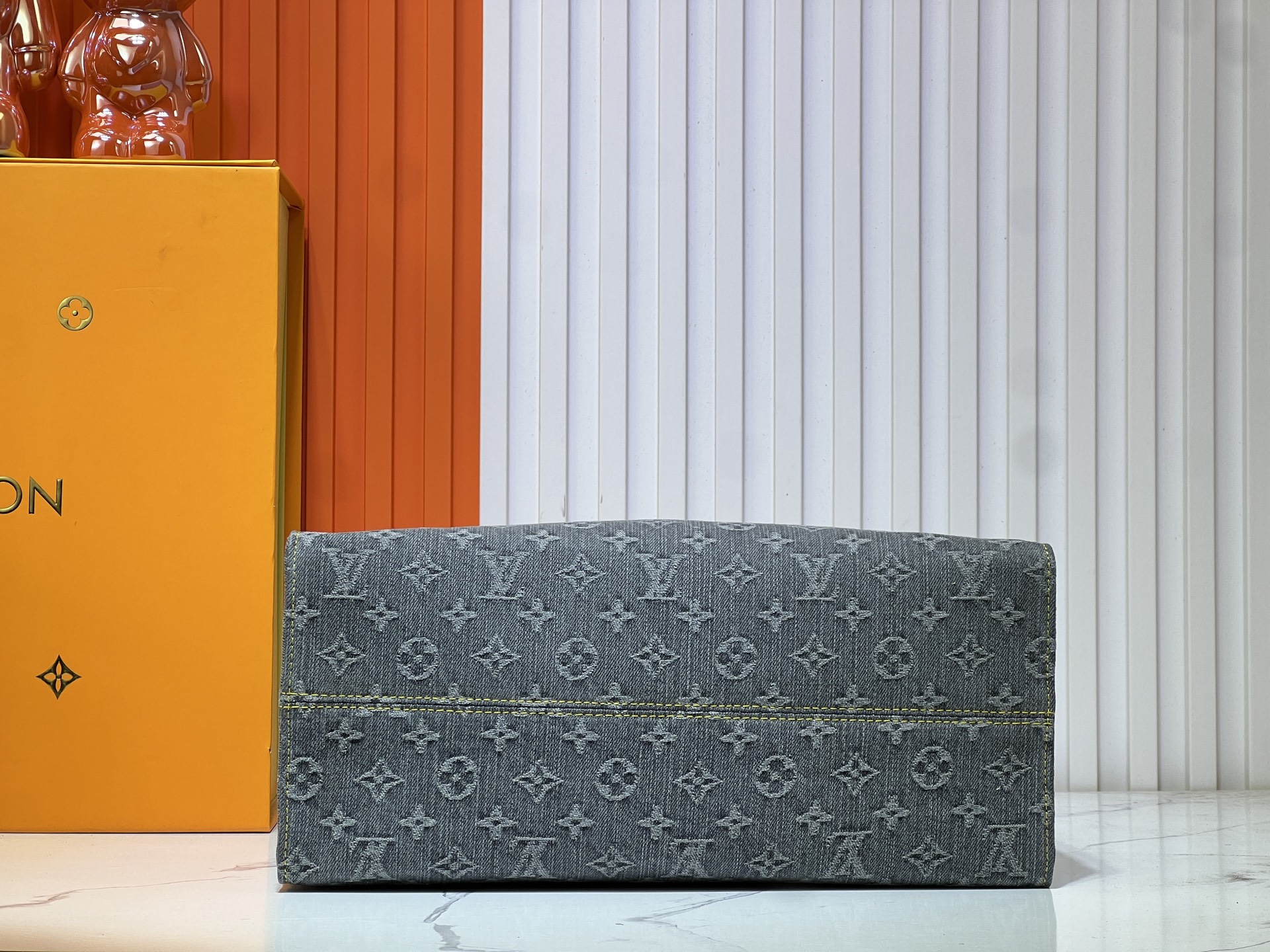 M13081、M45039、M46781 グレーのデニムジーンズ ONTHEGO ミッドサイズのハンドバッグ 