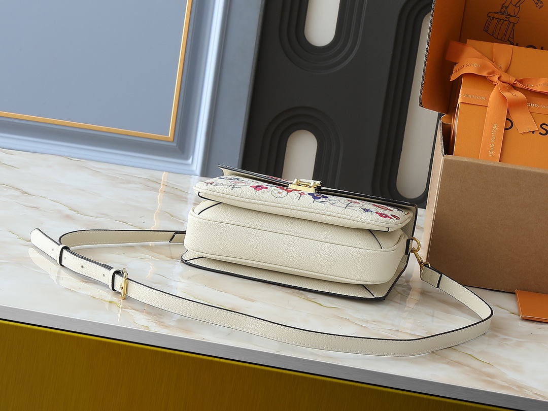 アップグレード オリジナル版 M40780 M41487 村上隆とのコラボレーション モデルのPOCHETTE MÉTIS ハンドバッグ Pochette Métis ハンドバッグは、控えめでありながら工夫が凝らされたデザインで、クラシックなカンパス バッグを演じています。