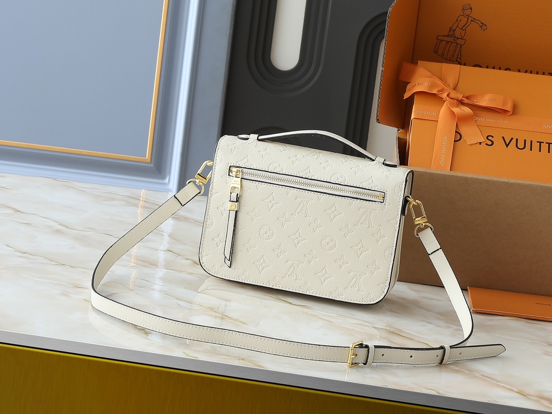 アップグレード オリジナル版 M40780 M41487 村上隆とのコラボレーション モデルのPOCHETTE MÉTIS ハンドバッグ Pochette Métis ハンドバッグは、控えめでありながら工夫が凝らされたデザインで、クラシックなカンパス バッグを演じています。