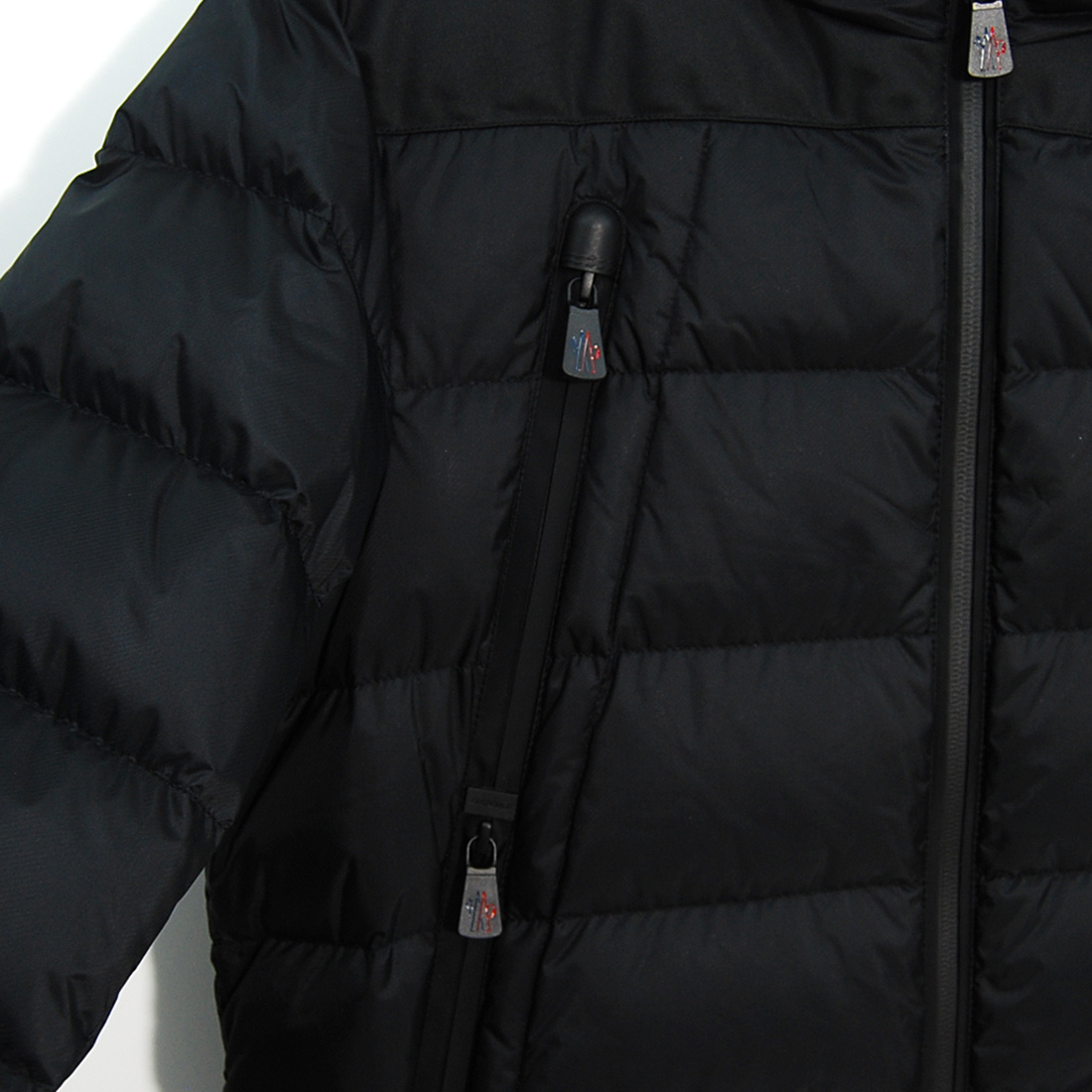 関税負担なし☆MONCLER ショート丈ダウンジャケット メンズ