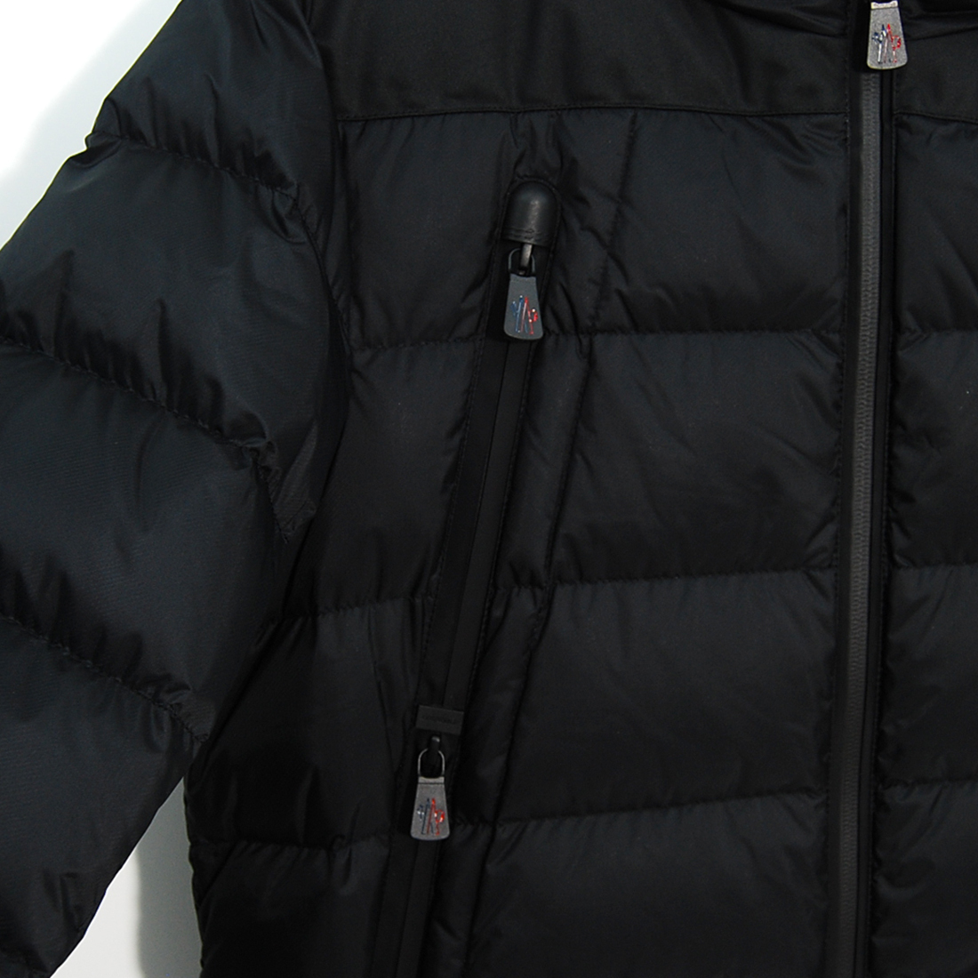 関税負担なし☆MONCLER ショート丈ダウンジャケット メンズ