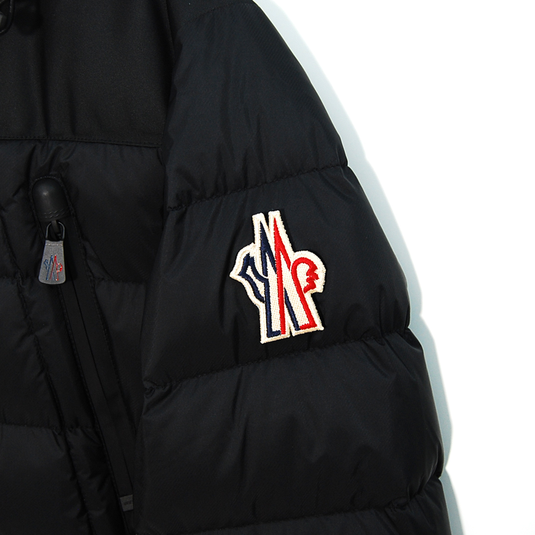 関税負担なし☆MONCLER ショート丈ダウンジャケット メンズ