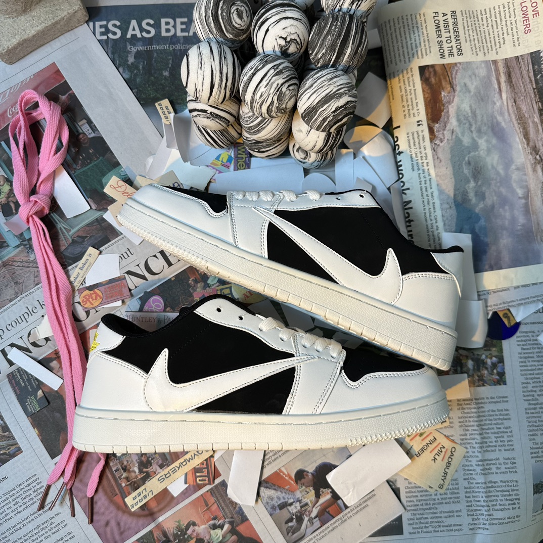 Travis Scott × Nike Air Jordan 1 Low OG "Reverse Panda"