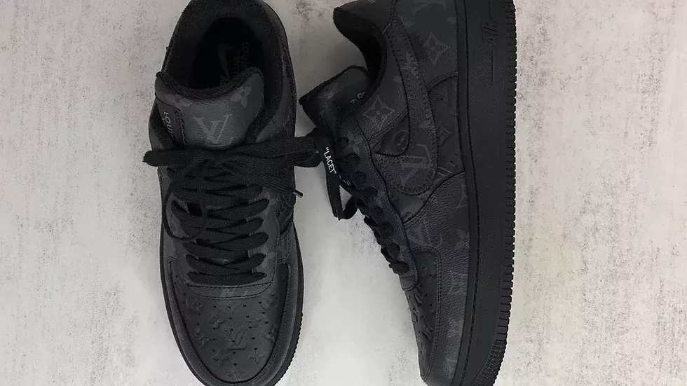 【新商品発売】【今年の新商品】SS-22 LOUIS VUITTON X NIKE AIR FORCE 1 SNEAKERS【本物保証】【代金引換】