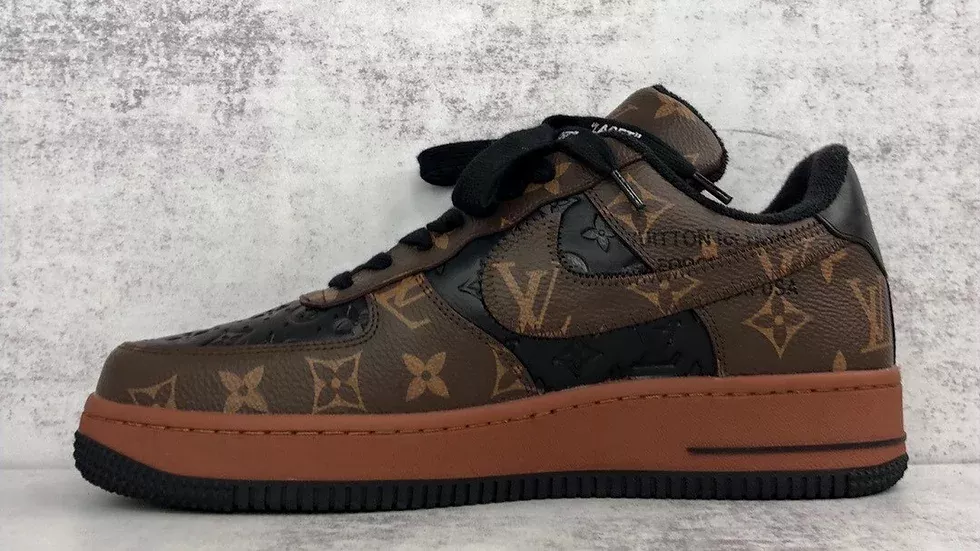 SS-22 LOUIS VUITTON X NIKE AIR FORCE 1 SNEAKERS【本物保証】【代金引換】